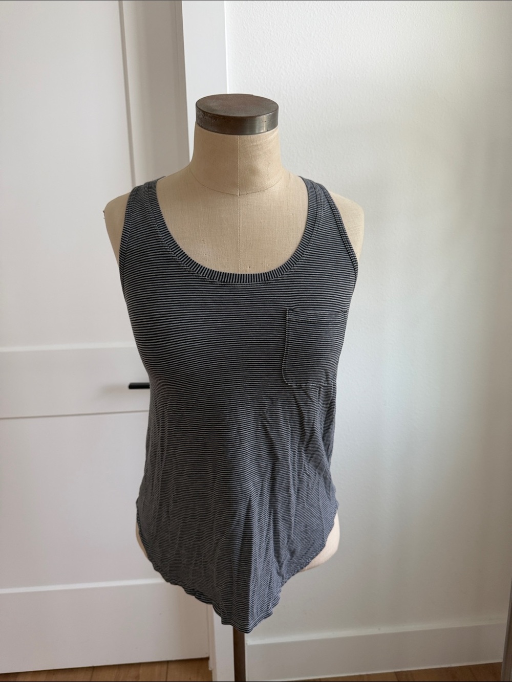 Lululemon Classic Striped Scoop Neck workout tank size 4 used